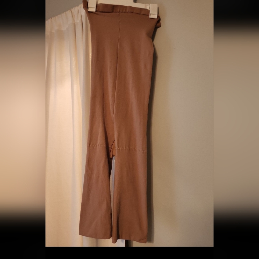 Assets by Spanx Nude High Rise Shaping Capris